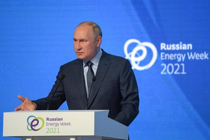 HANDOUT - 13 October 2021, Russia, Moscow: Russian President Vladimir Putin delivers a speech during a plenary session of the Russian Energy Week International Forum. The topic of the panel discussion is "World Energy: Transformation for Development". P