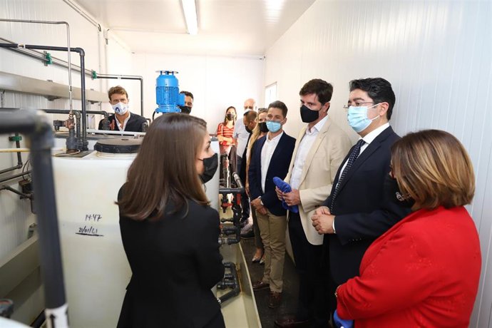 El presidente del Cabildo de Tenerife, Pedro Martín, en una visita a la desaladora de Fonsalía para conocer el proyecto 'Mides'