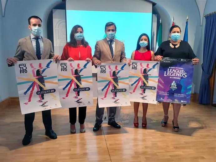 Autoridades en la presentación de Eutopía.