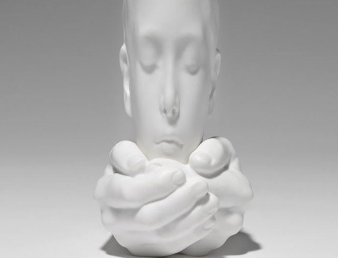 Estatuilla e Jaume Plensa, galardón de la Fundación Daniel y Nina Carasso que recibirán este jueves, 14 de octubre, dos investigadores por proyectos sobre transición alimentaria.