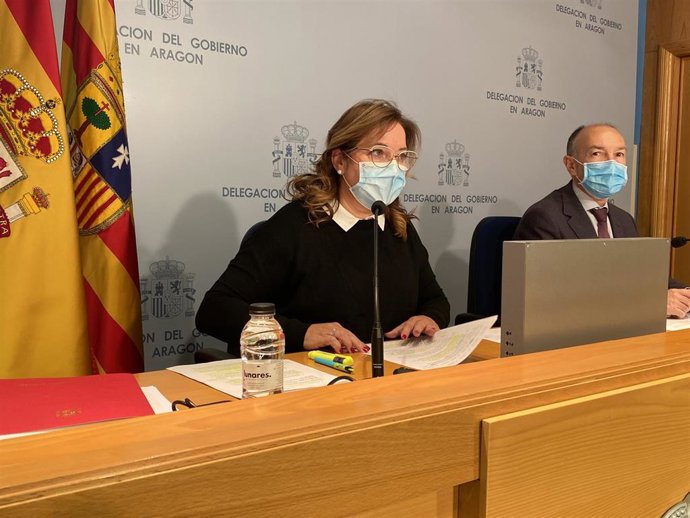 La delegada del Gobierno en Aragón, Rosa Serrano, y el subdelegado en Zaragoza, Fernando Beltrán.