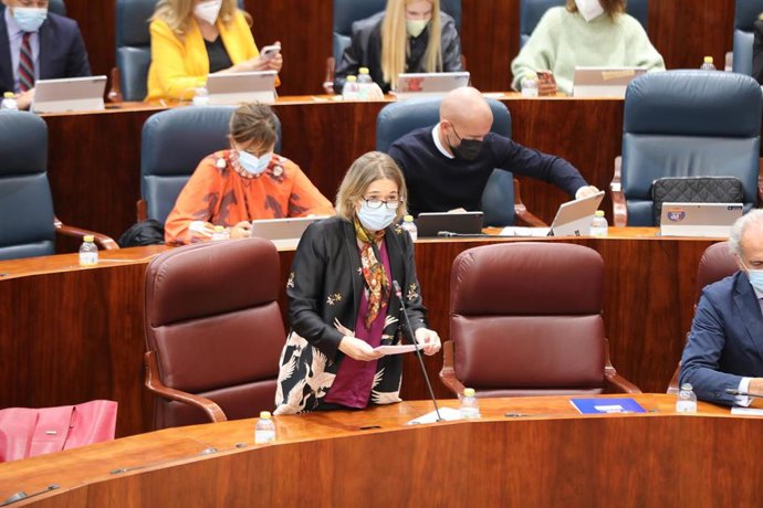 La consejera de Cultura, Turismo y Deporte, Marta Rivera de la Cruz, interviene en el Pleno de la Asamblea de Madrid, a 7 de octubre de 2021, en Madrid (España). El viaje de la presidenta de la Comunidad de Madrid a Estados Unidos y las enmiendas a la t