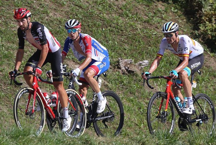 Archivo - Luis León Sánchez durante una etapa del Tour de Francia 
