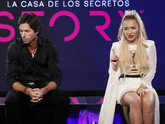 CANALES RIVERA Y EMMY