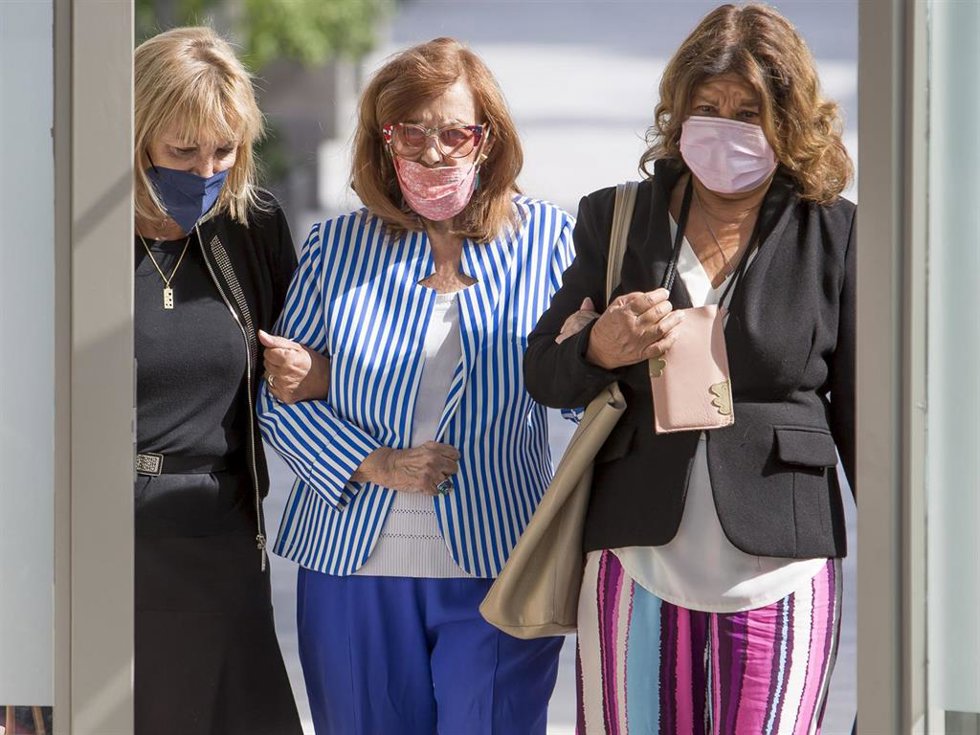 María Teresa Campos ha visitado una casa acompañada por sus amigas