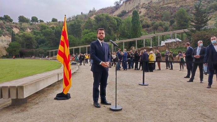 El presidente de la Generalitat, Pere Aragons, tras la ofrenda floral al expresidente catalán Lluís Companys en el 81 aniversario de su fusilamiento