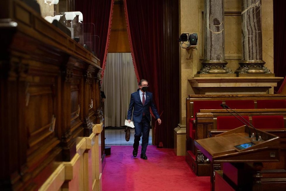Archivo - El conseller de Economía y Hacienda de la Generalitat, Jaume Giró, durante una sesión plenaria en el Parlament de Cataluña