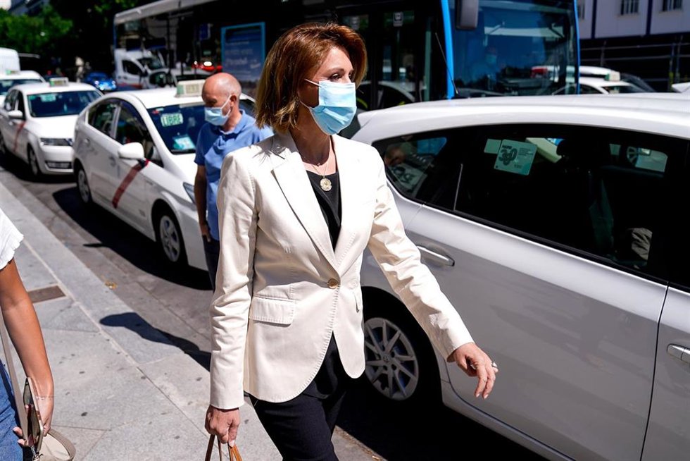 Archivo - La ex secretaria general del PP María Dolores de Cospedal a su salida de la Audiencia Nacional donde ha declarado en calidad de imputada ante el juez que investiga la 'Operación Kitchen', a 29 de junio de 2021, en Madrid (España). Cospedal deb