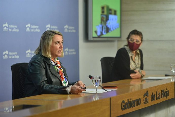 La consejera de Agricultura, Ganadería, Mundo Rural, Territorio y Población, Eva Hita, y la directora General de Desarrollo Rural y Reto Demográfico, Nuria Bazo, informan de la presencia de La Rioja en el Salón Gourmets