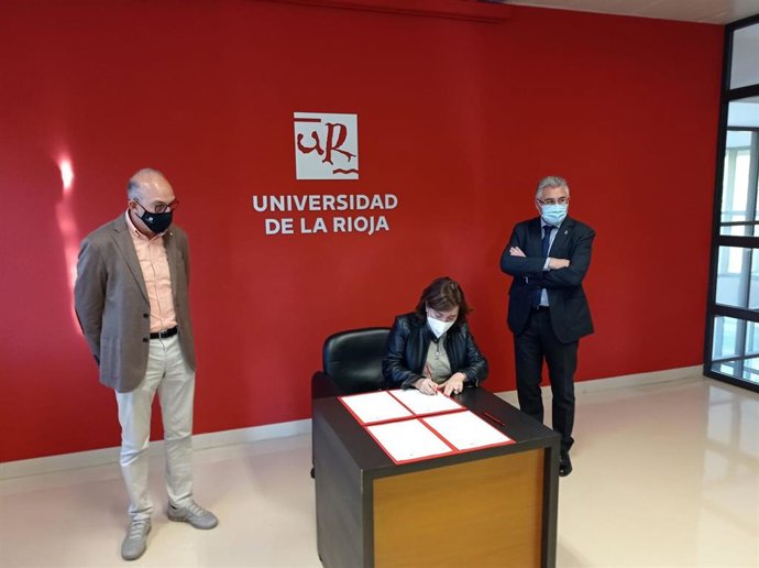 FIRMA ACUERDO ENTRE UR Y SALUD