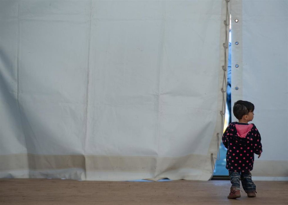 Niño refugiado afgano