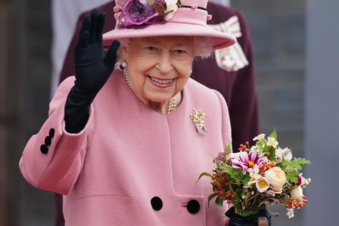 14 October 2021, United Kingdom, Cardiff: Queen Elizabeth II, leaves after attending the opening ceremony of the sixth session of the Senedd (the National Assembly for Wales)in Cardiff. Photo: Jacob King/PA Wire/dpa