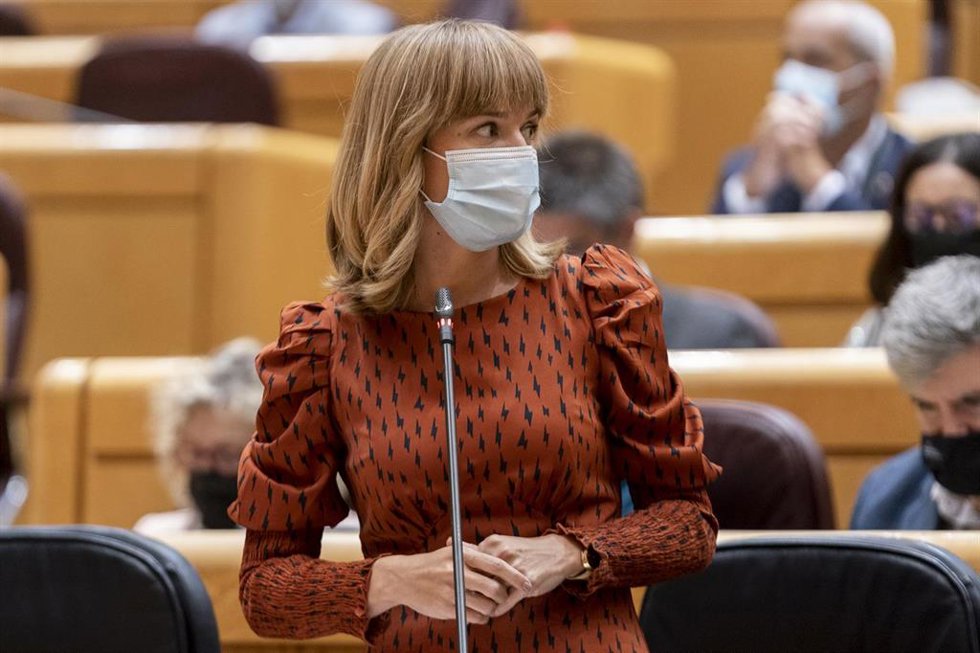 La ministra de Educación y Formación Profesional, Pilar Alegría, interviene en una sesión de control al Gobierno en el Senado, a 5 de octubre de 2021, en Madrid, (España). El Senado celebra este martes una nueva sesión de control al Gobierno, donde los 