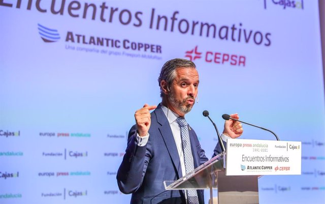 El consejero de Hacienda, Juan Bravo, este viernes en su intervención en los encuentros informativos de Europa Press Andalucía de la mano de la Fundación Cajasol y con el patrocinio de Atlantic Copper y Cepsa.