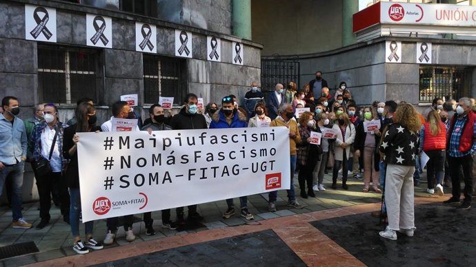 Concentración de UGT en apoyo al sindicalismo italiano.