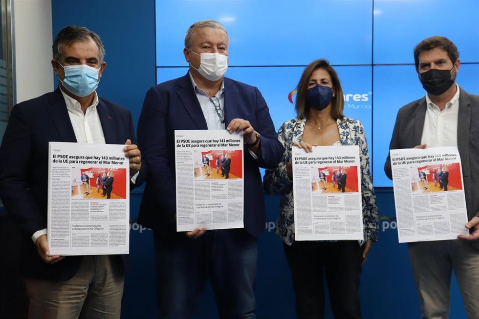 Los diputados nacionales y senadores del PP, en la rueda de prensa