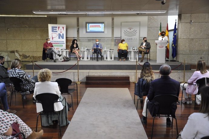 Acto institucional en la Asamblea de Extremadura con motivo del Día Internacional para la Erradicación de la Pobreza 2021