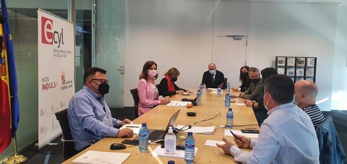 Amigo preside la reunión con representantes del sector de la hostelería para analizar el programa RETOS