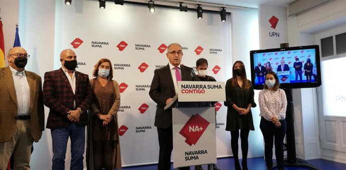 El alcalde de Pamplona, Enrique Maya, acompañado por los alcaldes de Navarra Suma en la Comarca de Pamplona