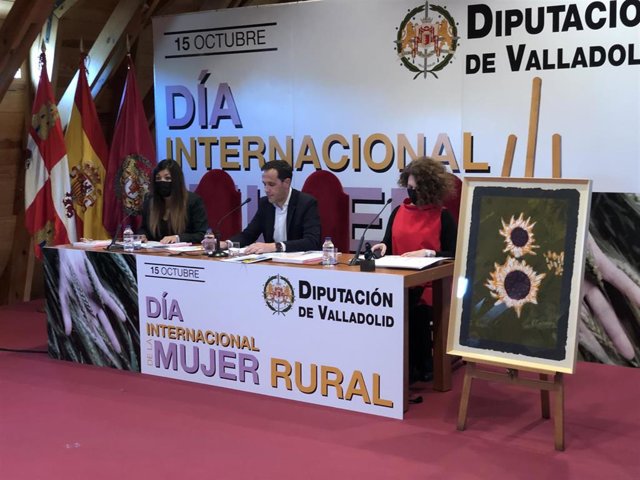 El presidente de la Diputación de Valladolid, Conrado Íscar, presenta el II Plan de Dinamización Económica de la Mujer Rural.
