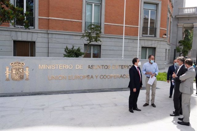 Archivo - El ministro de Asuntos Exteriores, UE y Cooperación, José Manuel Albares, visita la nueve sede del Ministerio