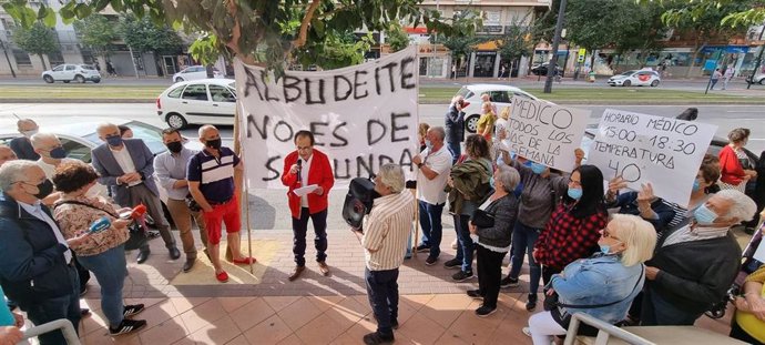 Imagen de la concentración celebrada frente a la Consejería de Salud