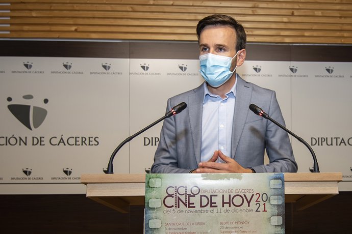 El diputado provincial de Cultura, Fernando Grande, presenta el III Ciclo Cine de Hoy que llevará largometrajes actuales a doce municipios cacereños