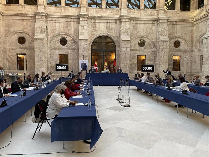 Pleno del Ayuntamiento de Burgos celebrado en el Monasterio de San Juan.