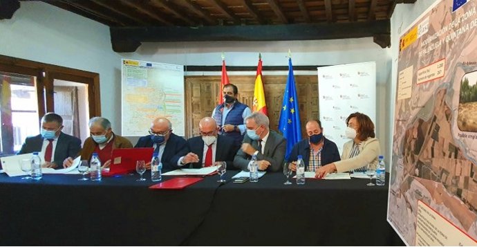 Firma de los convenios.