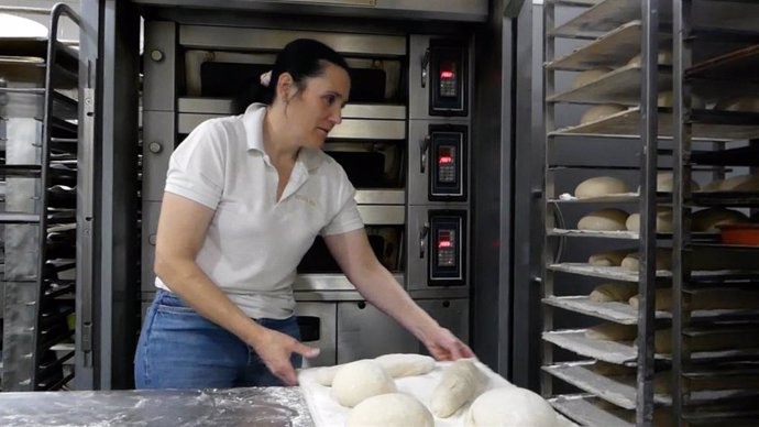Rebeca e Irene Gómez, las fundadoras de la panadería de Sigüenza, ganadoras del premio a Mujer Rural 2021.