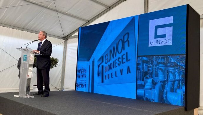 El consejero de Transformación Económica, Industria, Conocimiento y Universidades, Rogelio Velasco, durante la inauguración en Palos de la Frontera (Huelva) de una nueva planta de producción de biodiésel.