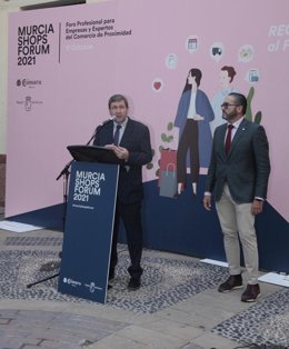 El director general Miguel Ángel Martín junto al presidente de la Cámara de Comercio de Murcia, Miguel López Abad, en la presentación del evento