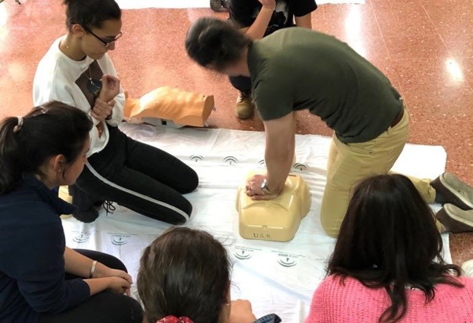 Archivo - Actividad formativa en primeros auxilios (archivo)