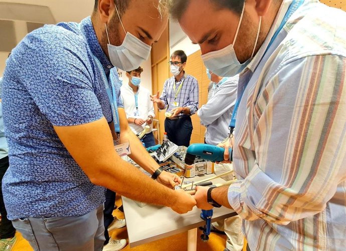 El Hospital Universitario Clínico San Cecilio de Granada acoge el curso 'Actualización en el tratamiento de las fracturas de meseta tibial, pilón tibial y tobillo' en el que participan especialistas y médicos internos residentes de  hospitales andaluces.