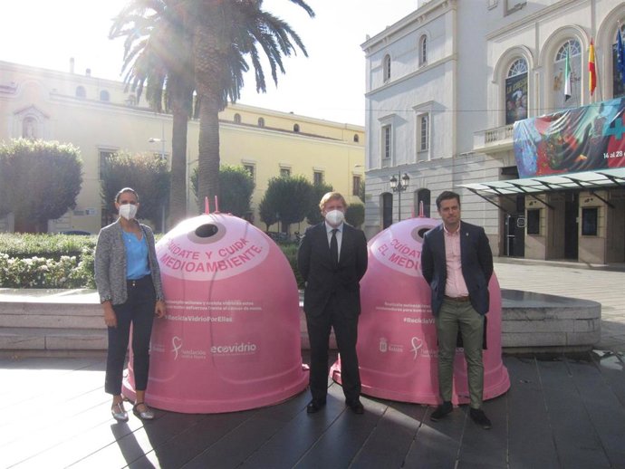 La campaña 'Recicla vidrio por ellas' recala en Badajoz