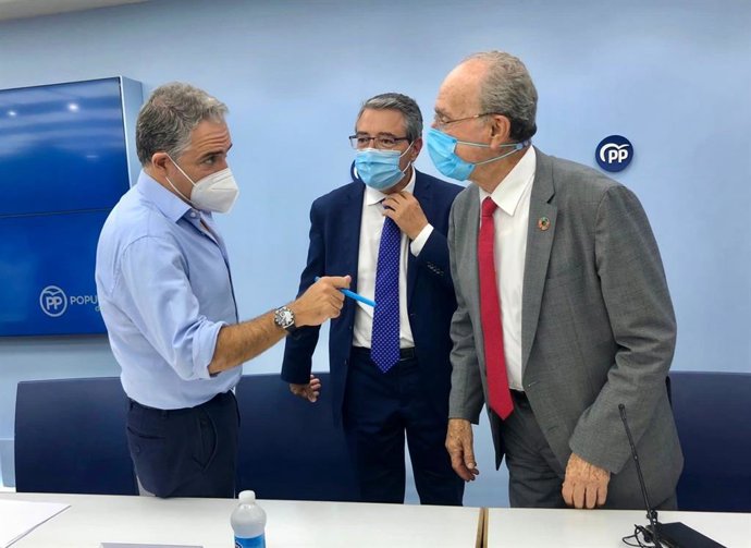 Elías Bendodo, Francisco Salado y Francisco de la Torre durante la Junta Directiva Provincial del PP de Málaga