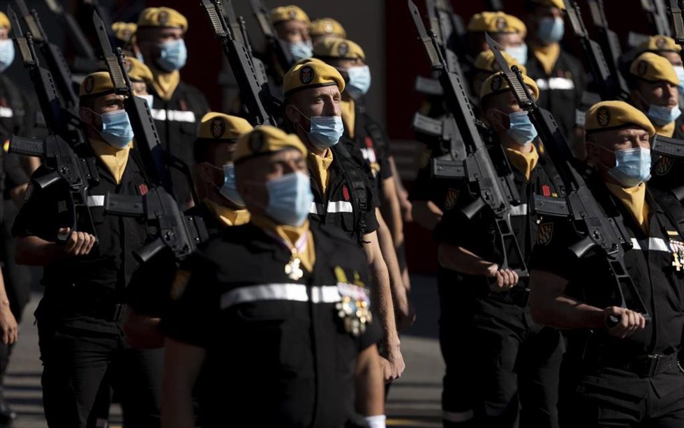 Militares durante el último desfile por el Día de la Fiesta Nacional