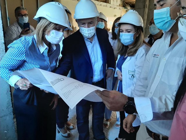 Visita a las obras en el Hospital de Linares