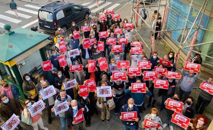 Concentraciónn CCOO y UGT en repulsa al asalto a la sede del CGIL en Roma.