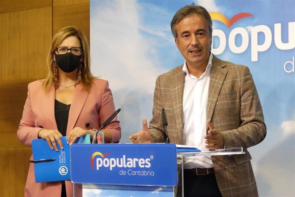 Elena Castillo y Diego Movellán, diputados nacionales del PP por Cantabria