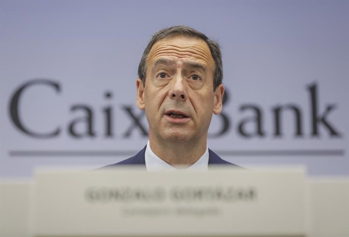Archivo - El consejero delegado de CaixaBank, Gonzalo Gortázar, presenta los resultados de la entidad del primer semestre de 2021, a 30 de julio de 2021, en la sede de la entidad, a 30 de julio de 2021, en Valencia, Comunidad Valenciana (España).
