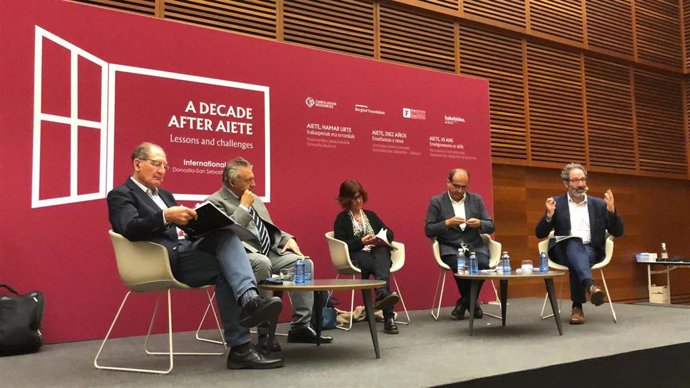 Segunda jornada con motivo del décimo aniversario de la conferencia de paz de Aiete, organizada por Conciliation Resources, Berghof Foundation, Foro Social Permanente y Bake Bidea