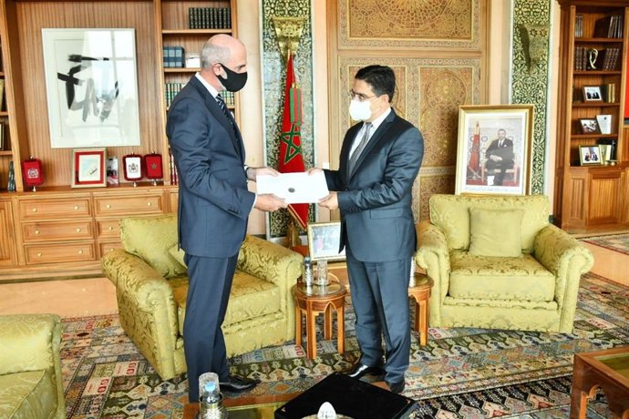 El sevillano Ignacio de Cossío durante la presentación de sus credenciales como primer embajador de El Salvador en África al ministro de Asuntos Exteriores, Nasser Bourita