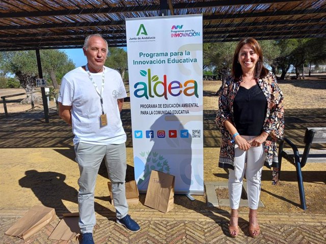 La delegada de Educación y Deporte en Huelva, Estela Villalba, en la reunión de los Equipos de Coordinación Pedagógica que se ha celebrado este viernes en Almonte.