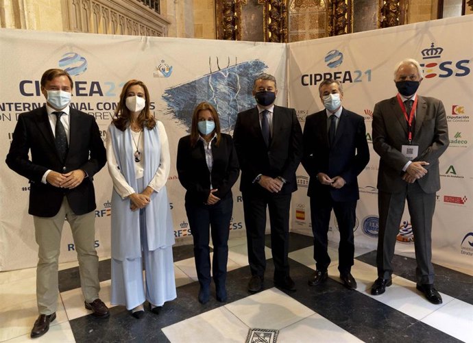 Sanz (3 dcha.) en la inauguración de la tercera edición del Ciprea en Córdoba.