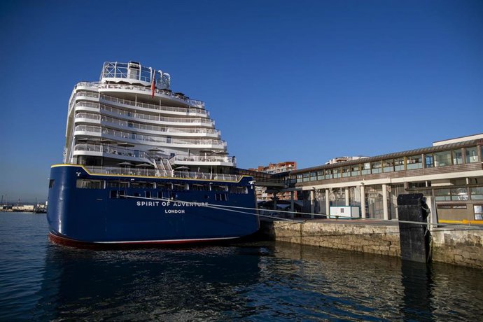 Archivo - El crucero Spirit of Adventure hace escala, por primera vez, en el puerto de Santander