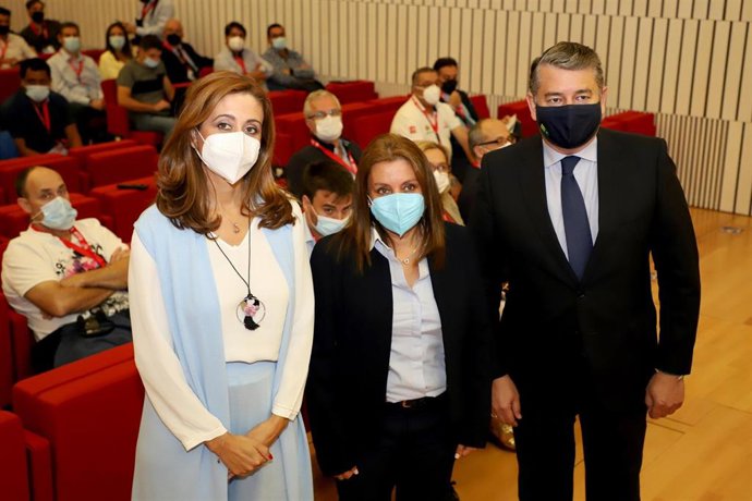 Felisa Cañete (izda.) en la inauguración de la tercera edición del Ciprea, junto a otras autoridades.