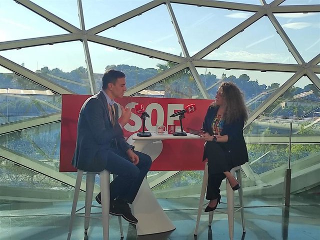 El presidente del Gobierno, Pedro Sánchez, entrevistado en el 40º Congreso del PSOE