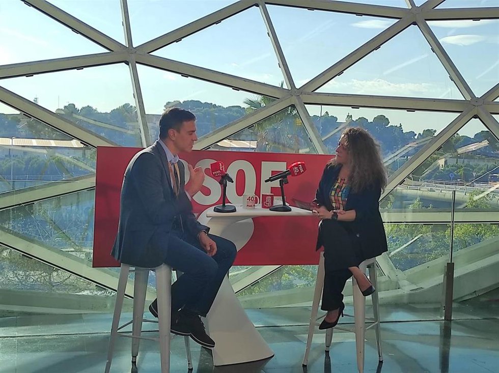 El presidente del Gobierno, Pedro Sánchez, entrevistado en el 40 Congreso del PSOE