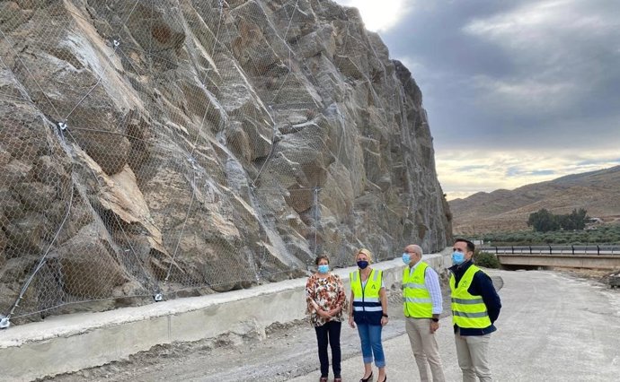 La delegada territorial de Fomento visita unas obras en Las Tres Villas.